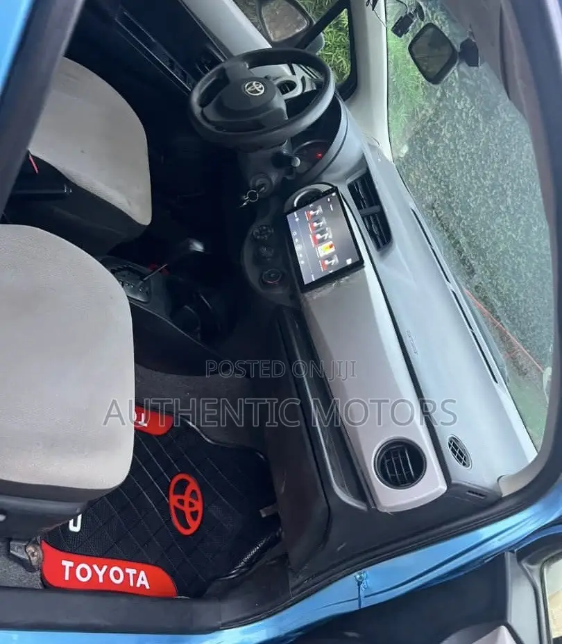 Toyota Vitz 2012 Blue