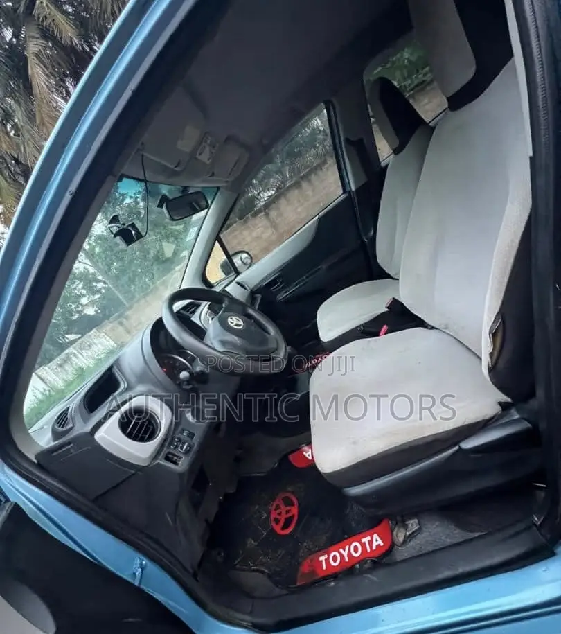 Toyota Vitz 2012 Blue