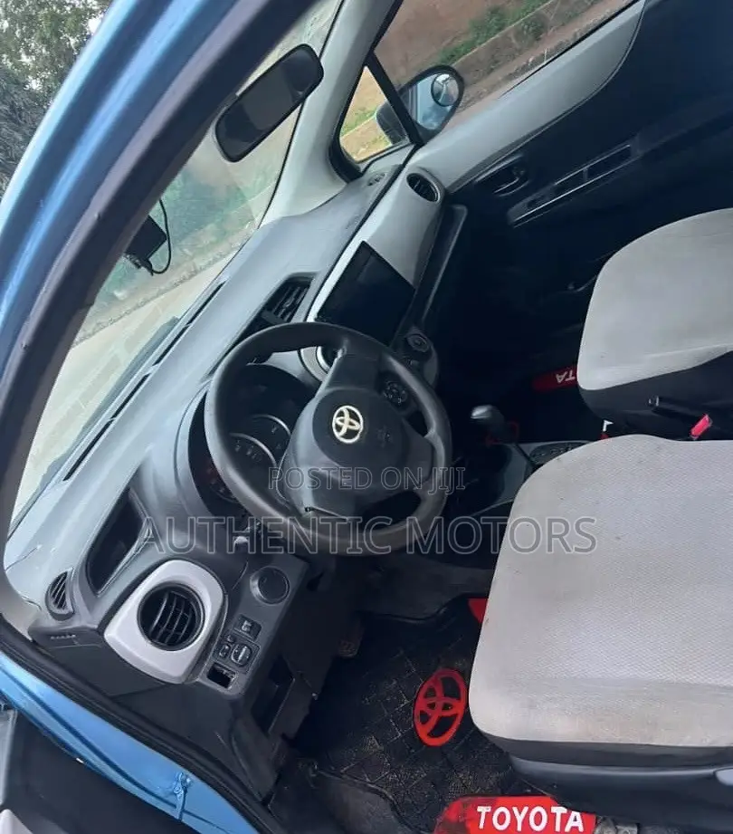 Toyota Vitz 2012 Blue