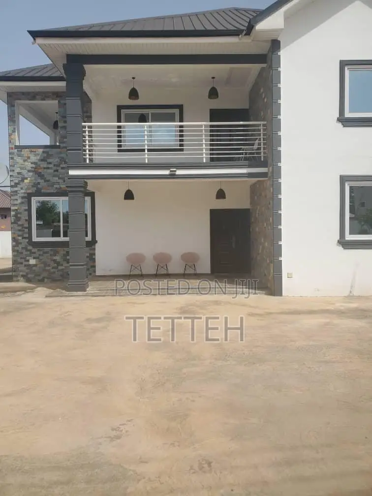 5bdrm House in Papao for sale