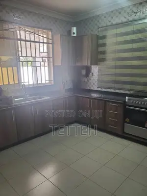 5bdrm House in Papao for sale