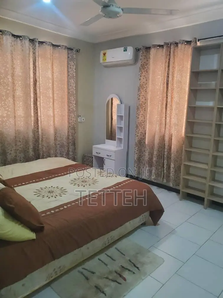 5bdrm House in Papao for sale