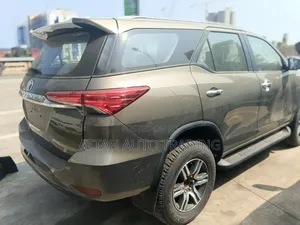 Toyota Fortuner 2024 Green