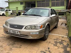 Toyota Camry SE 4dr Sedan (2.4L 4cyl 4A) 2002 Gold