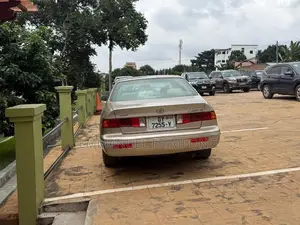 Toyota Camry SE 4dr Sedan (2.4L 4cyl 4A) 2002 Gold