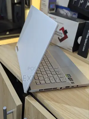 Laptop Asus ROG Zephyrus G14 16GB AMD Ryzen 9 SSD 1T