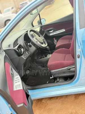 Toyota Vitz 1.3 FWD 5dr 2014 Blue