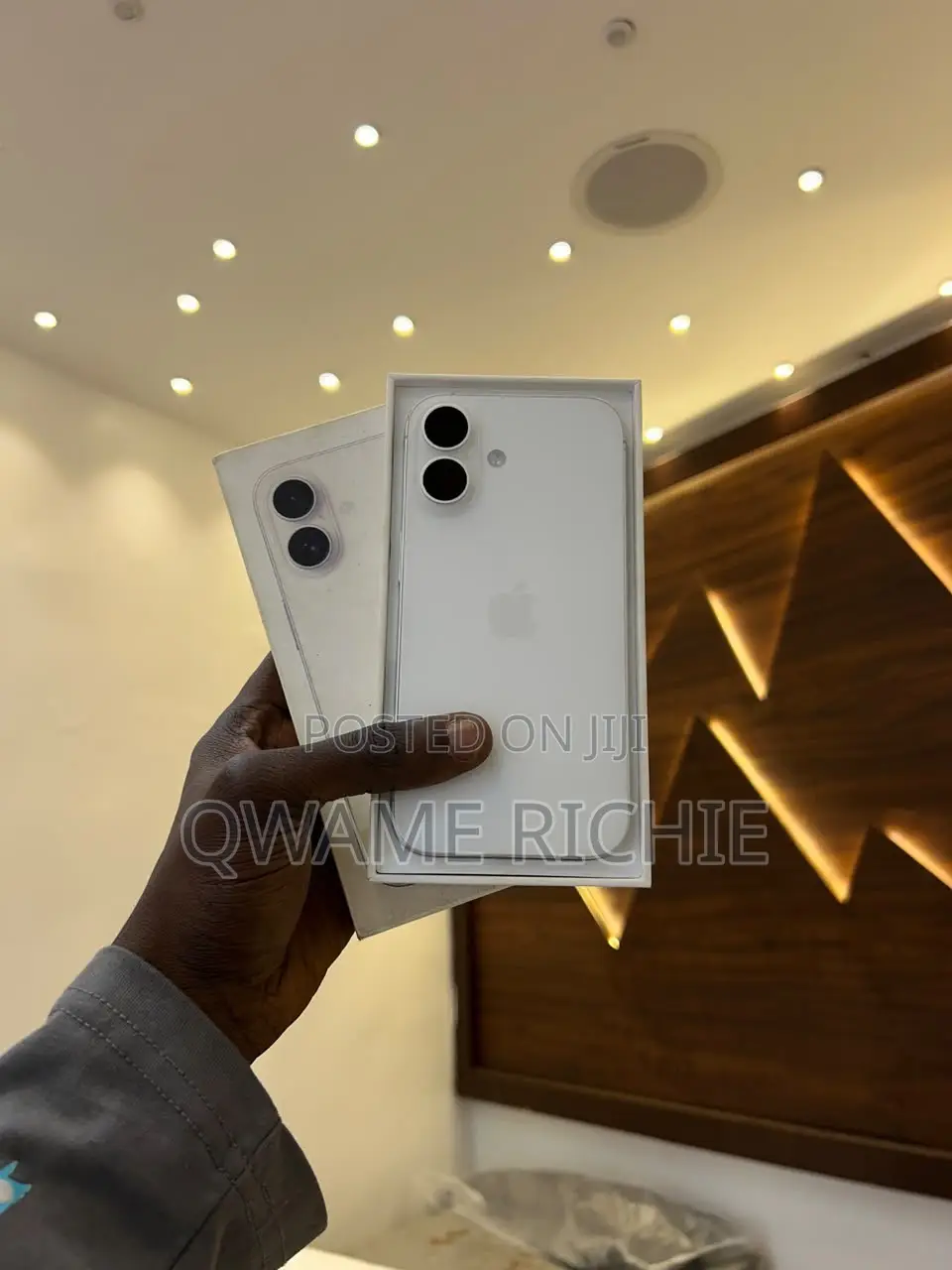 New Apple iPhone 16 128 GB White