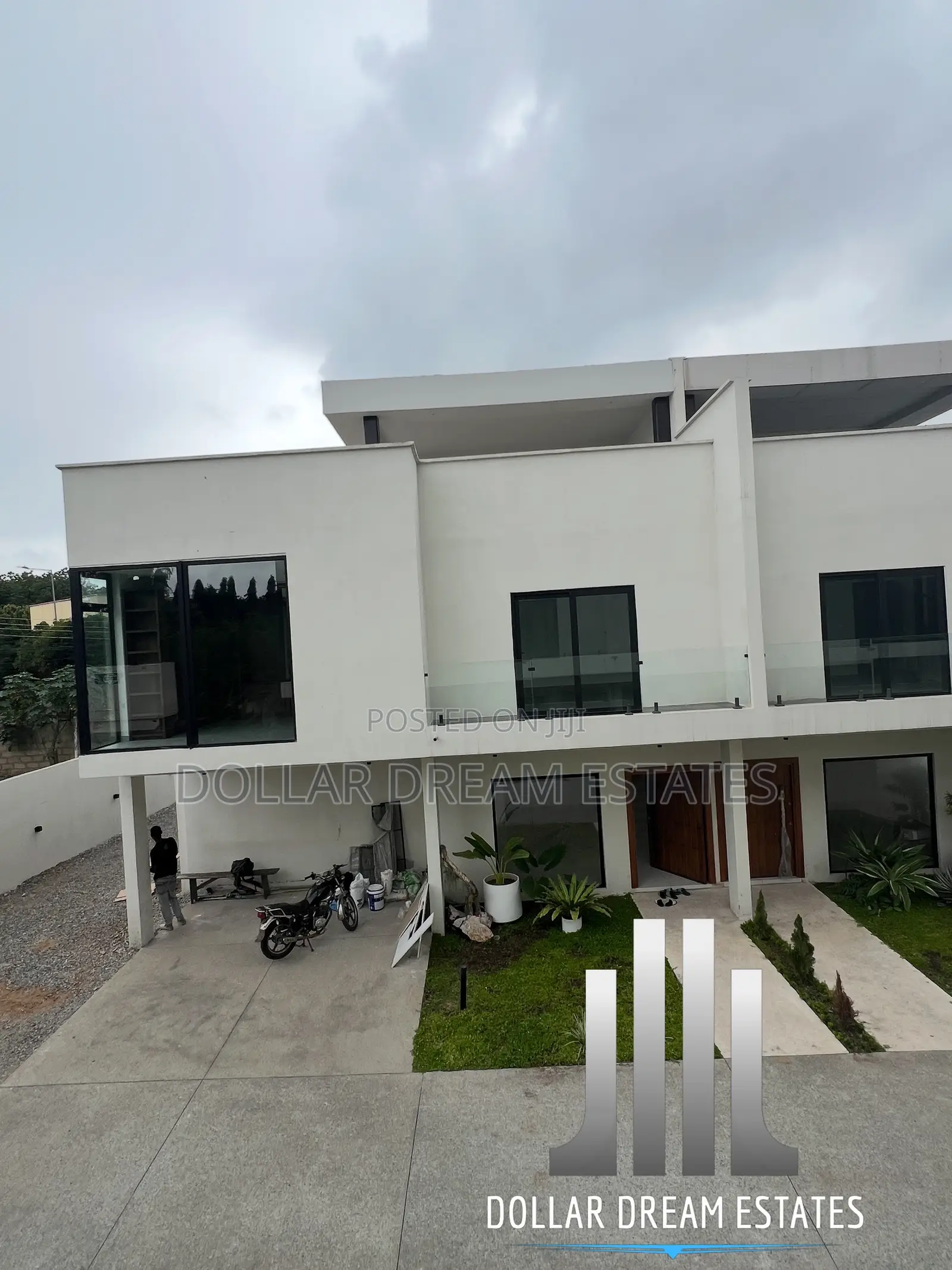 4bdrm Townhouse / Terrace in Cantonments for rent