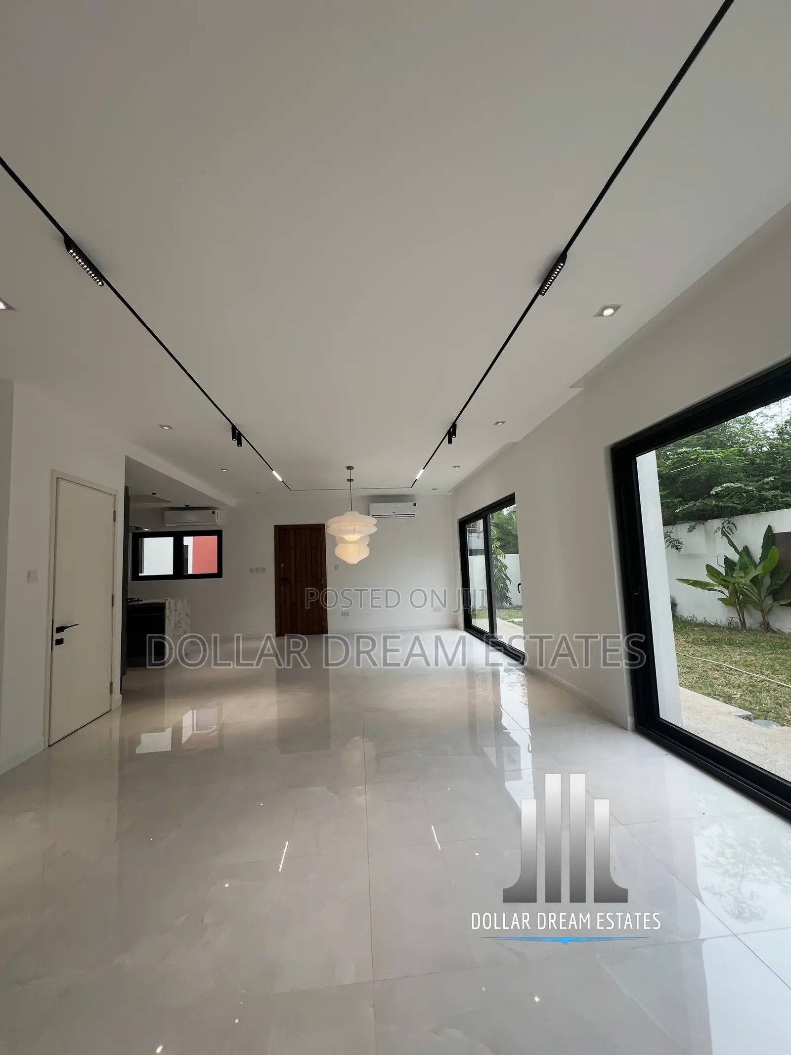 4bdrm Townhouse / Terrace in Cantonments for rent