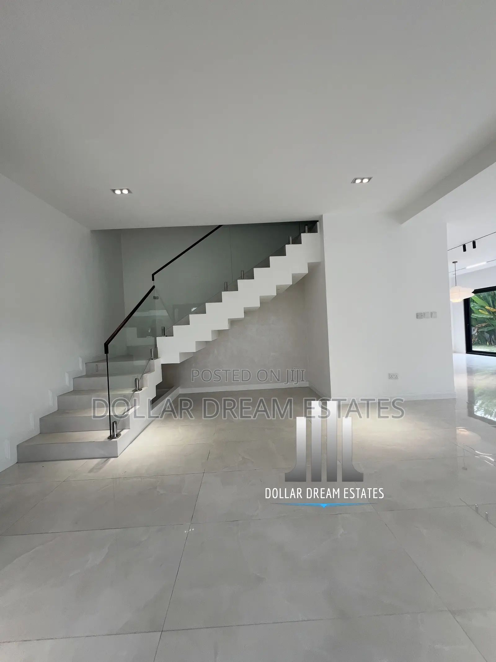 4bdrm Townhouse / Terrace in Cantonments for rent
