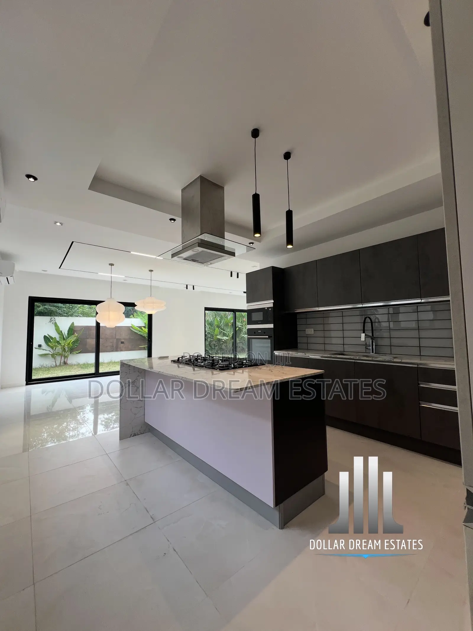 4bdrm Townhouse / Terrace in Cantonments for rent