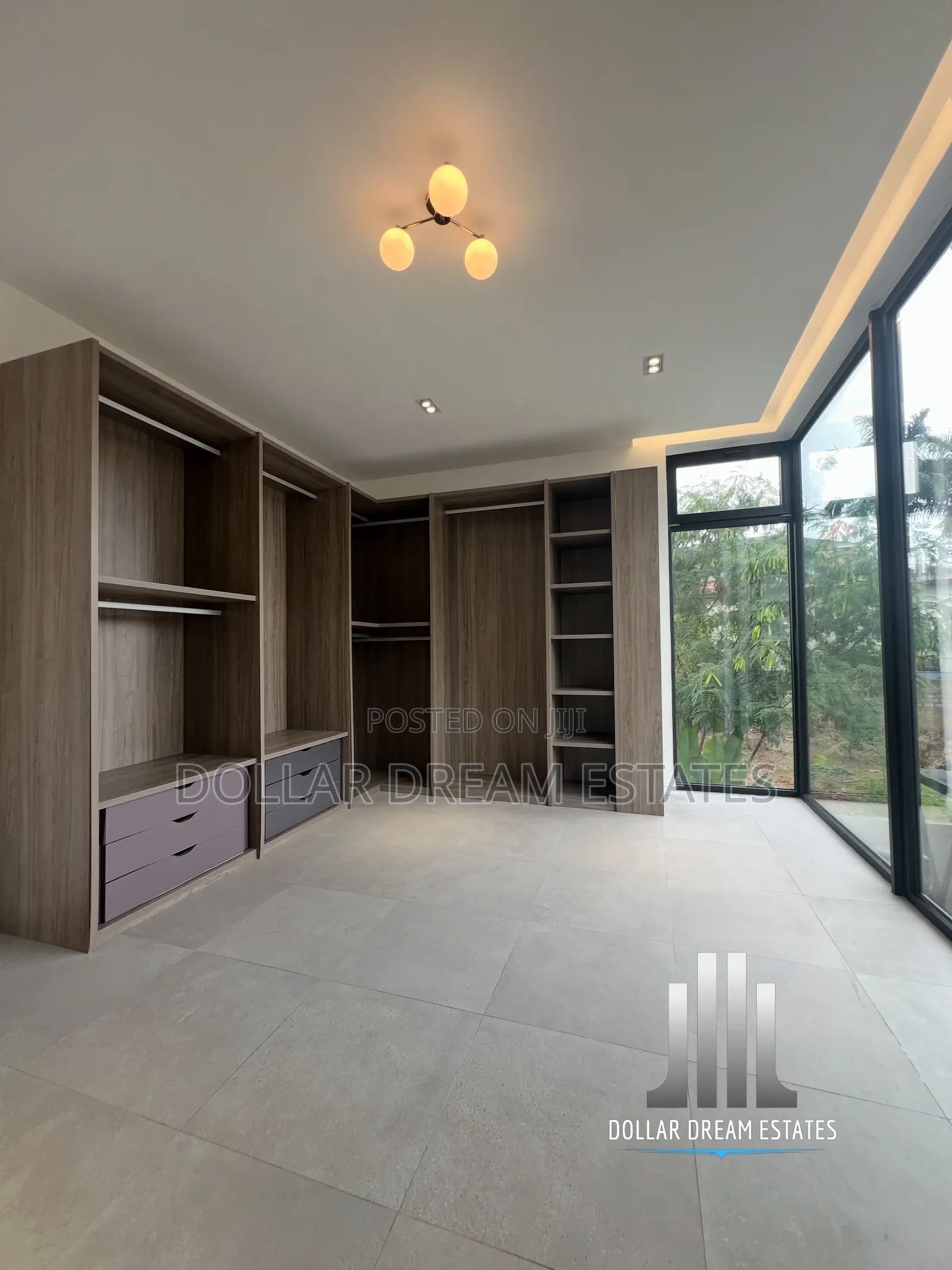4bdrm Townhouse / Terrace in Cantonments for rent