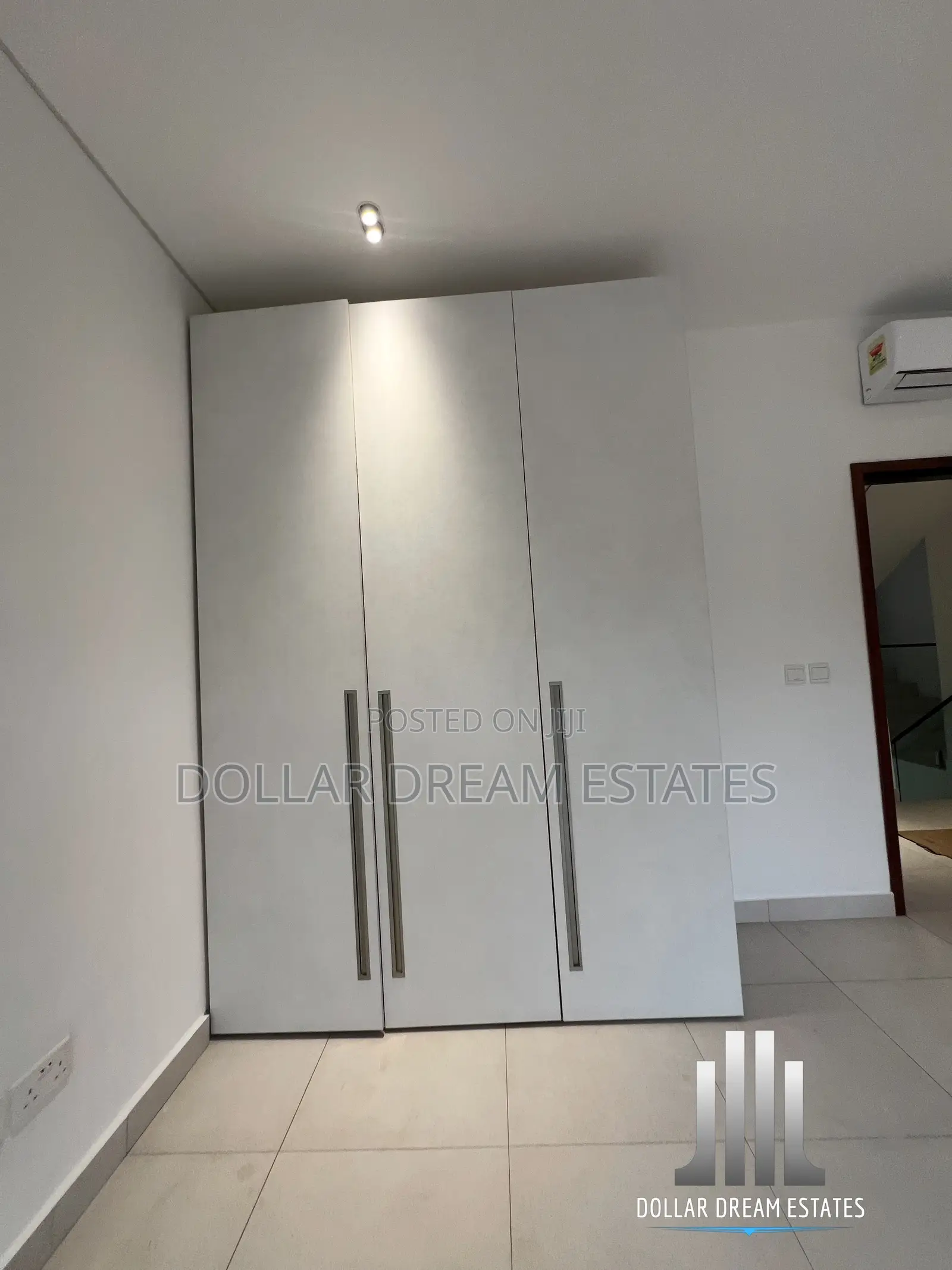 4bdrm Townhouse / Terrace in Cantonments for rent