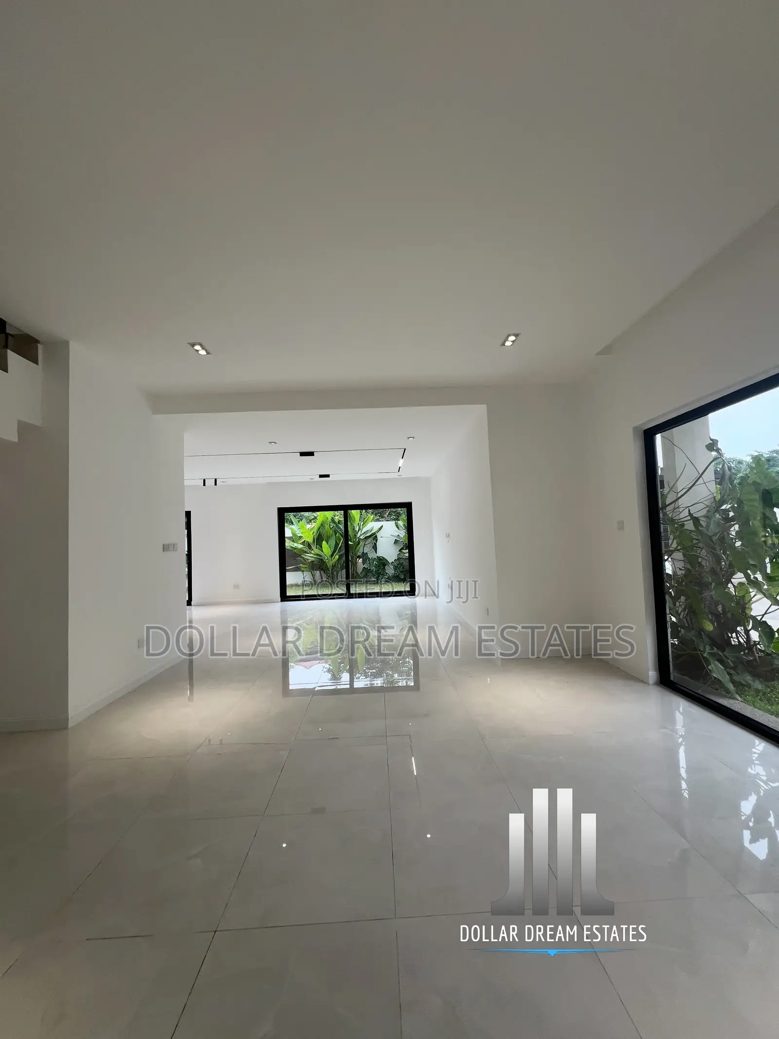 4bdrm Townhouse / Terrace in Cantonments for rent