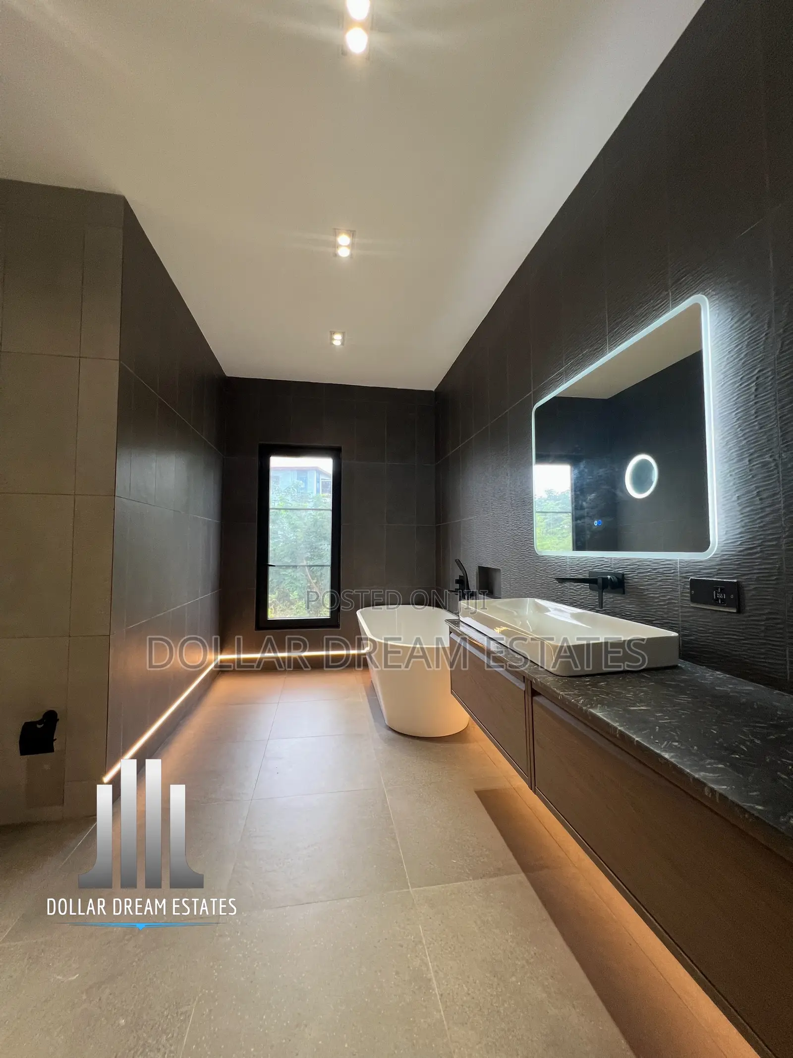 4bdrm Townhouse / Terrace in Cantonments for rent