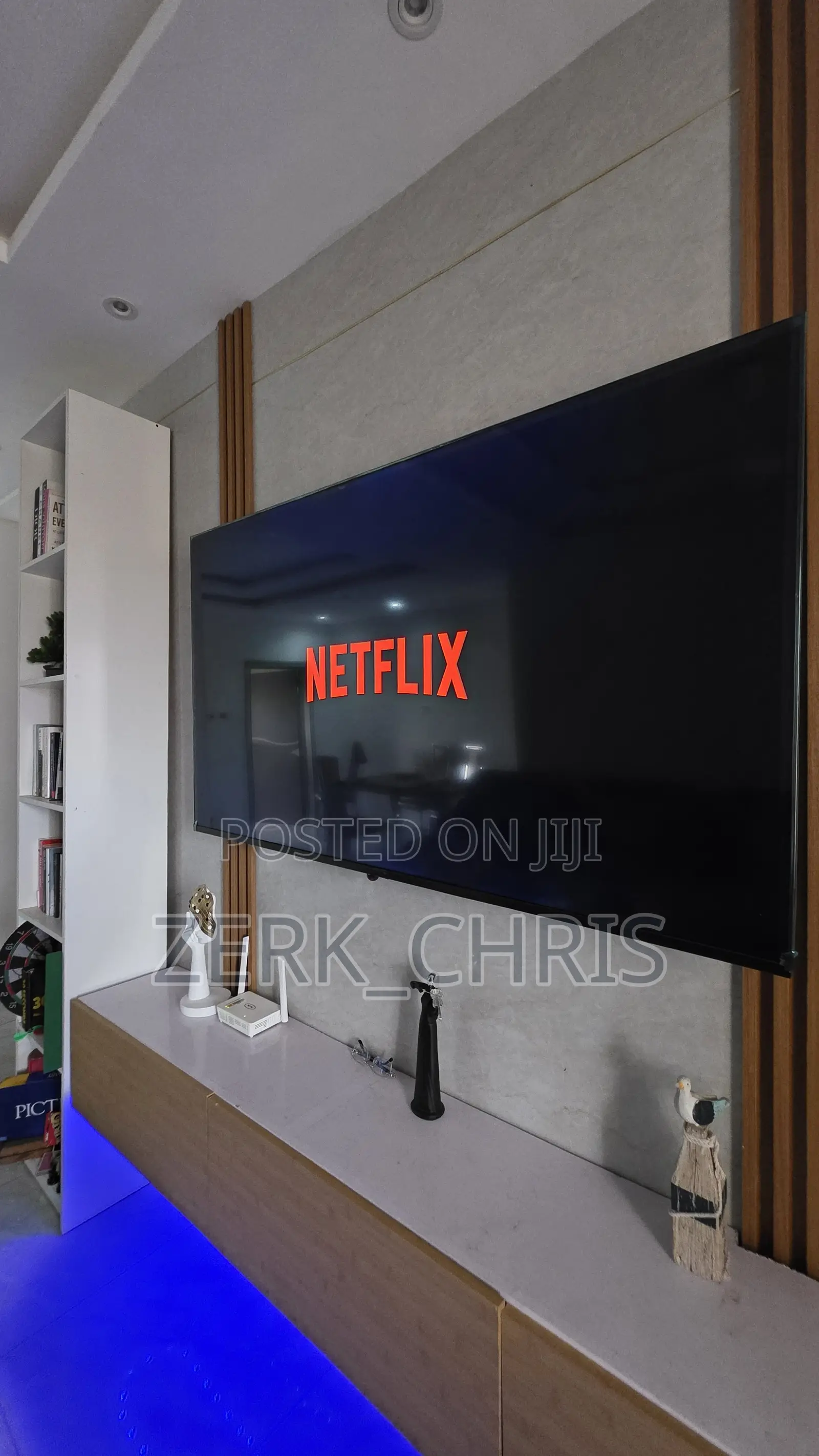 Slim Smart TV + Free Netflix + Free Amazon Firestick