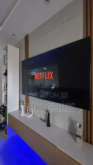Slim Smart TV + Free Netflix + Free Amazon Firestick
