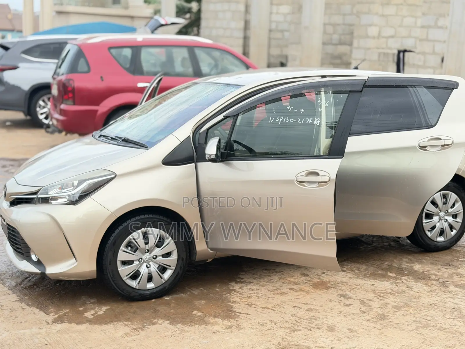 Toyota Vitz 1.3 FWD 5dr 2014 Beige