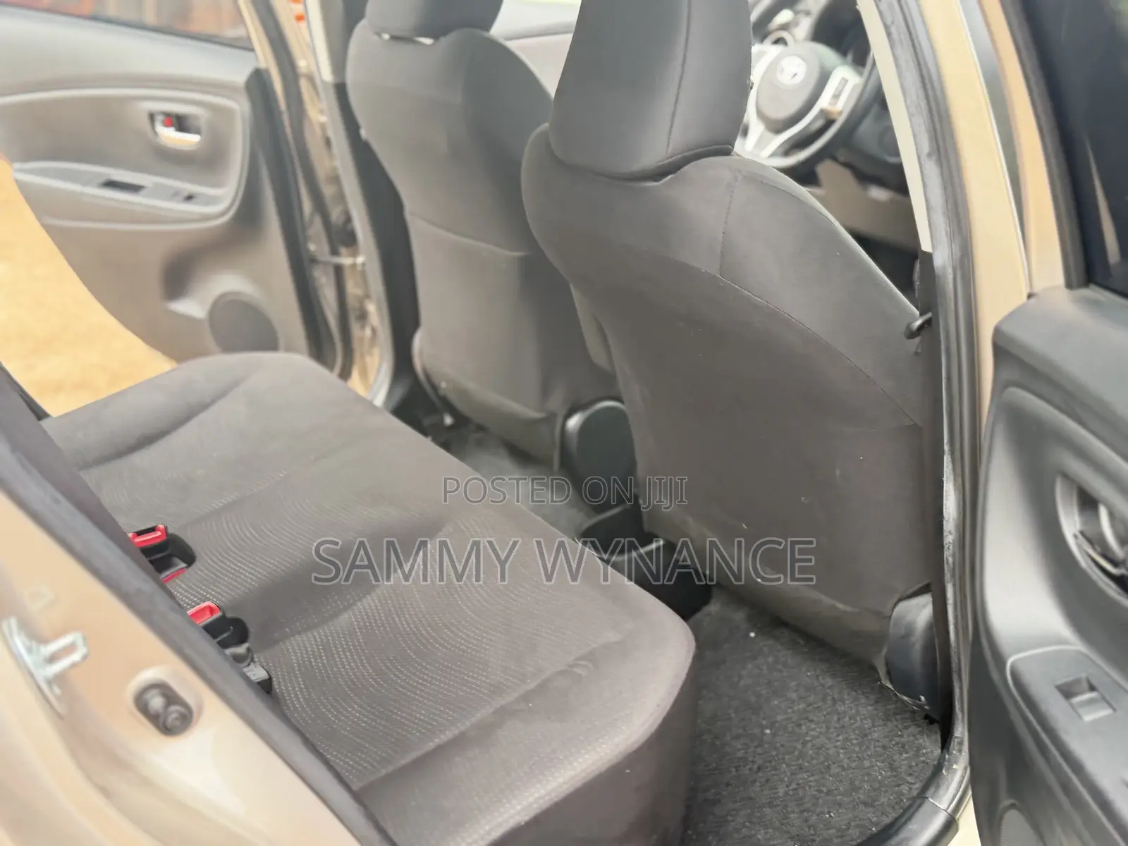 Toyota Vitz 1.3 FWD 5dr 2014 Beige