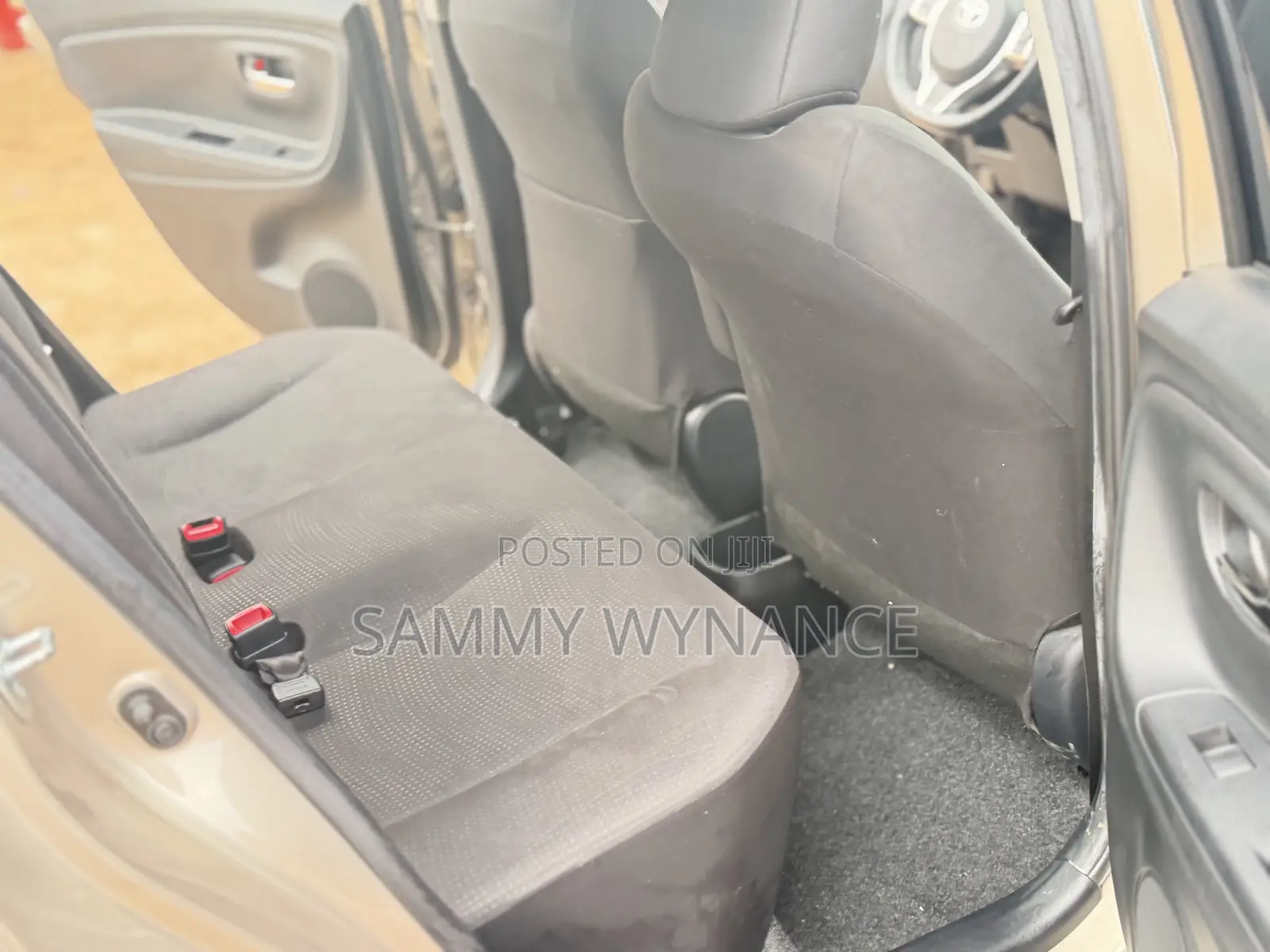 Toyota Vitz 1.3 FWD 5dr 2014 Beige