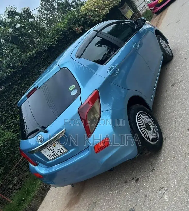 Toyota Vitz 1.3 FWD 5dr 2012 Blue