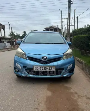Toyota Vitz 1.3 FWD 5dr 2012 Blue