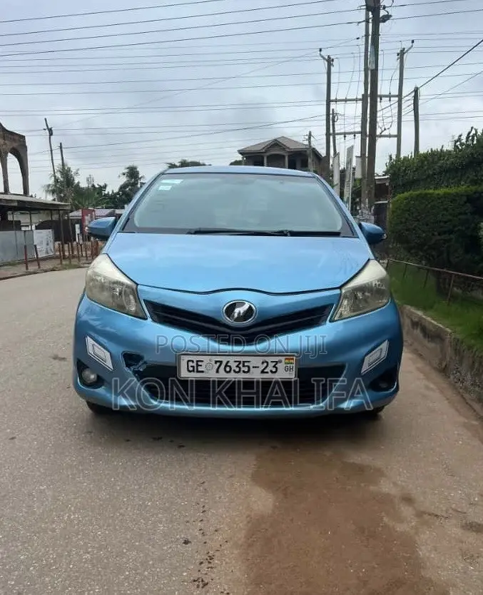 Toyota Vitz 1.3 FWD 5dr 2012 Blue