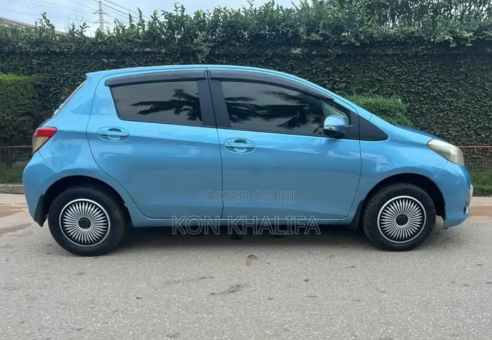 Toyota Vitz 1.3 FWD 5dr 2012 Blue