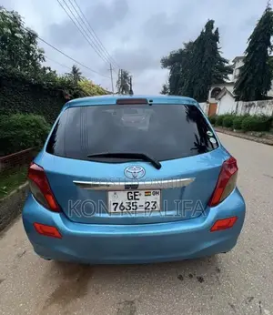Toyota Vitz 1.3 FWD 5dr 2012 Blue