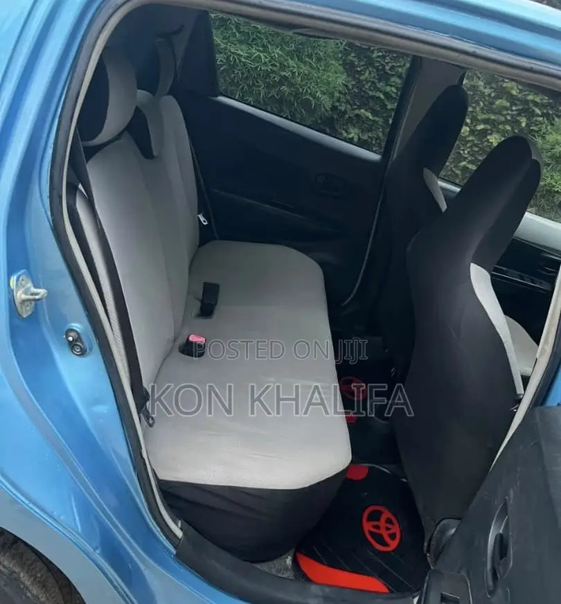 Toyota Vitz 1.3 FWD 5dr 2012 Blue