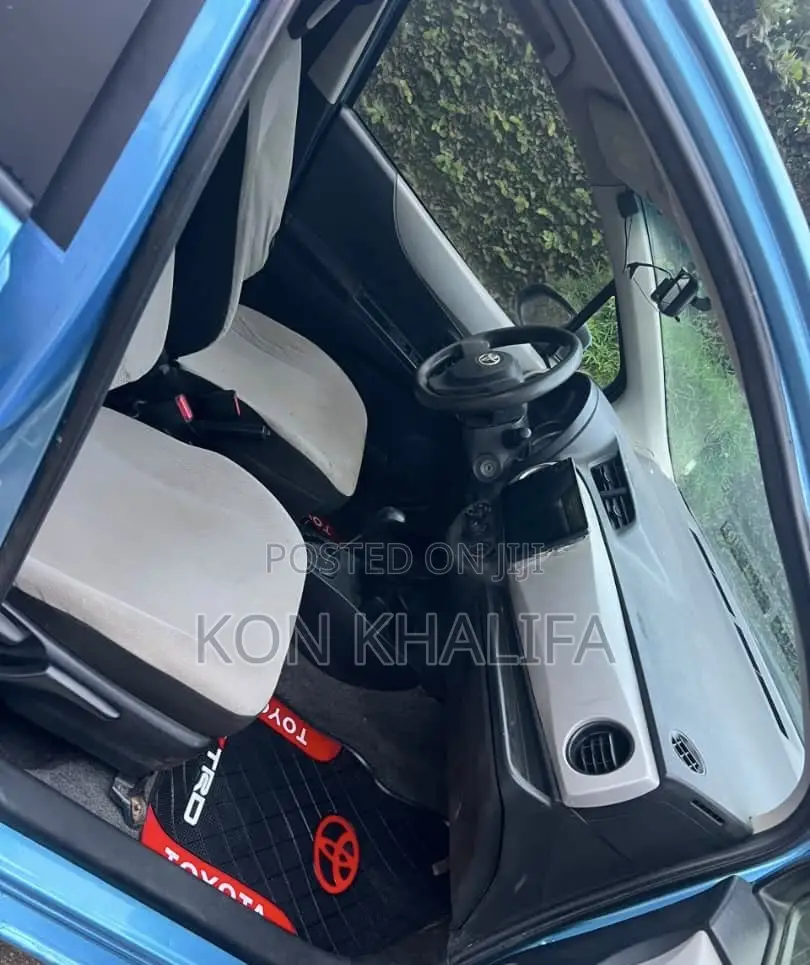 Toyota Vitz 1.3 FWD 5dr 2012 Blue