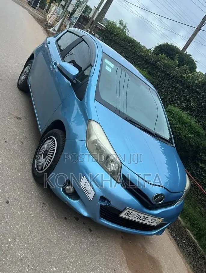 Toyota Vitz 1.3 FWD 5dr 2012 Blue