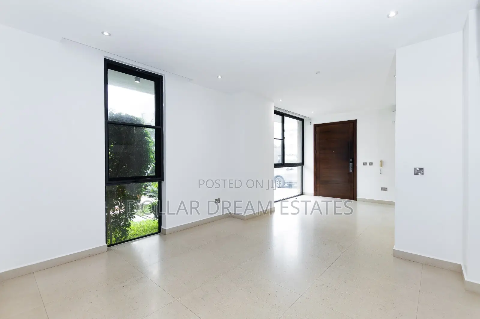 4bdrm Townhouse / Terrace in Cantonments for rent