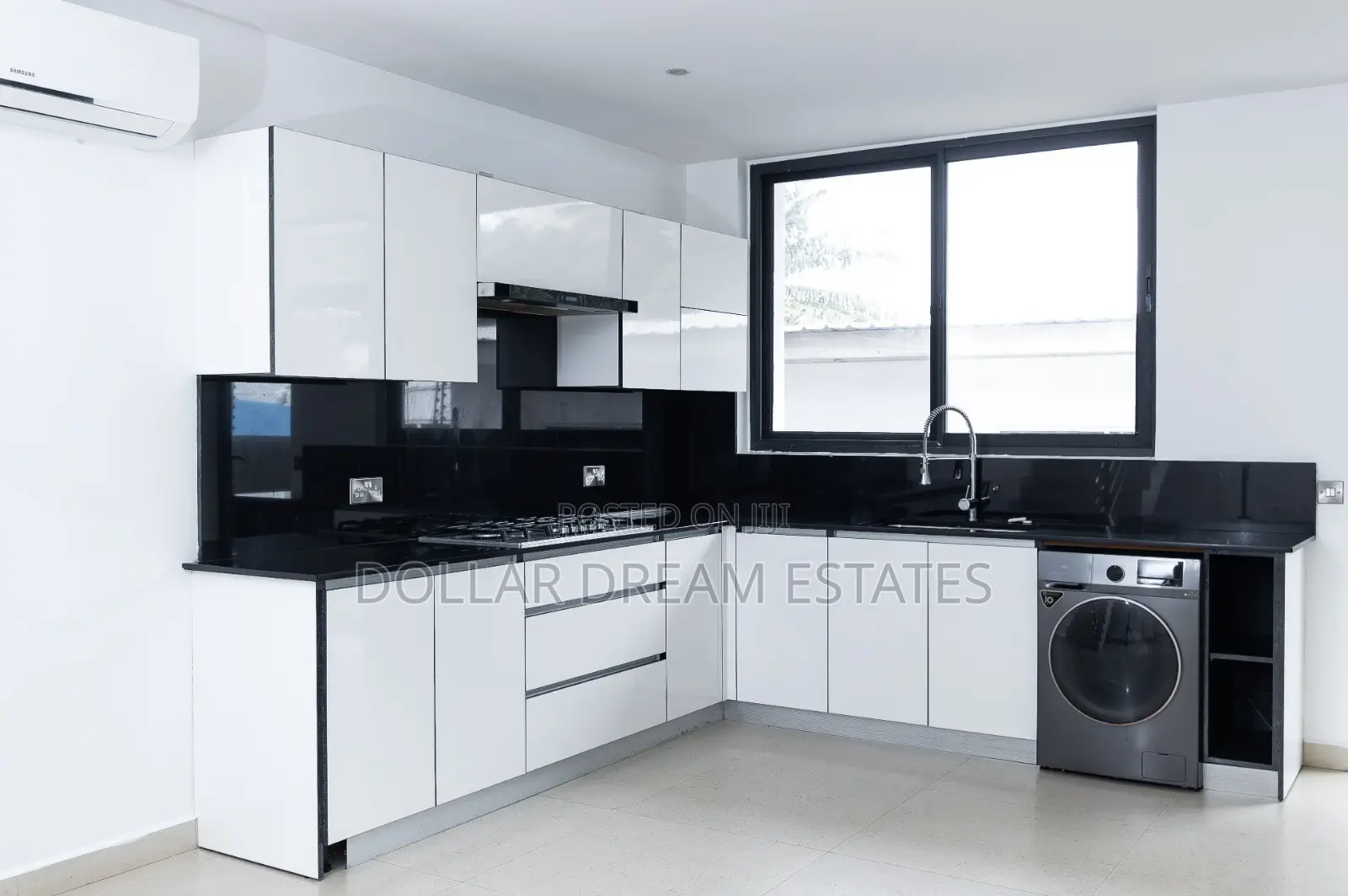 4bdrm Townhouse / Terrace in Cantonments for rent