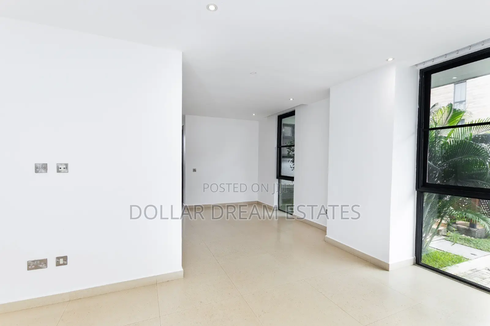 4bdrm Townhouse / Terrace in Cantonments for rent