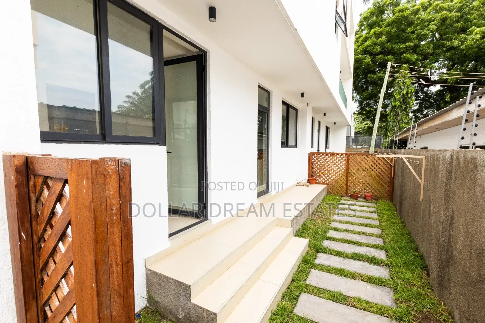 4bdrm Townhouse / Terrace in Cantonments for rent