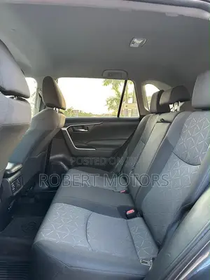Toyota RAV4 XLE 2021 Gray