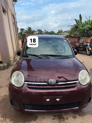 Toyota Sienta 2012