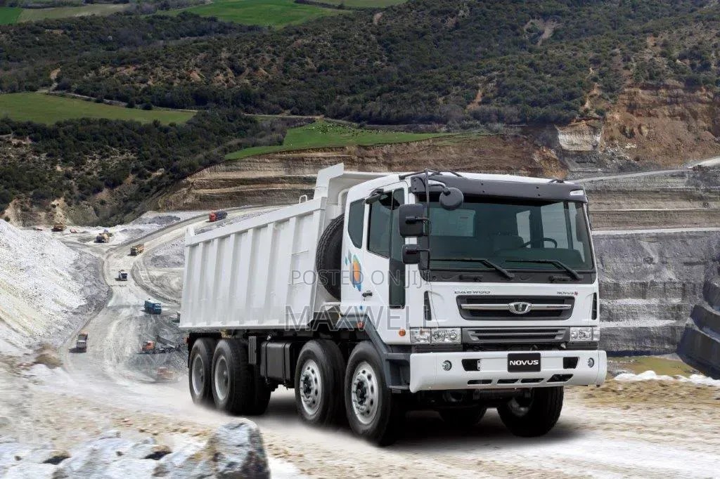 Daewoo Novus Euro II 6x4 Tractor Head