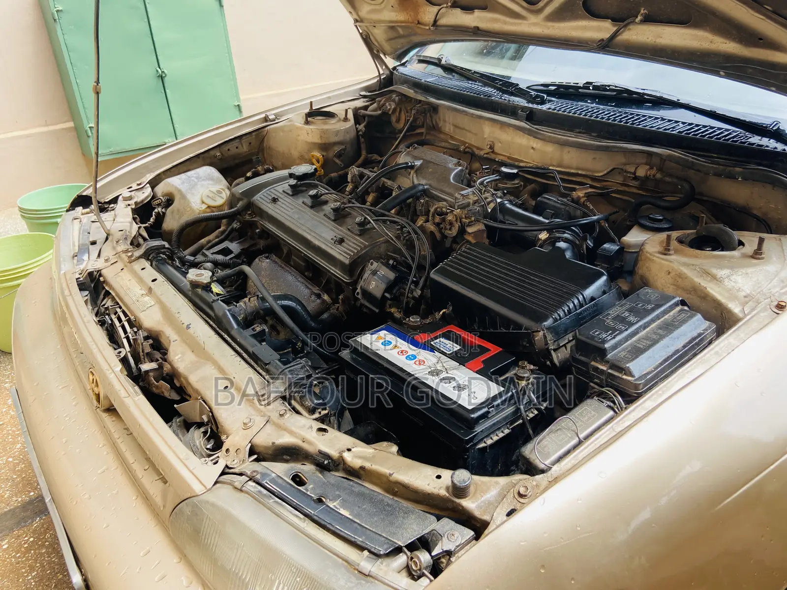 Toyota Corolla 1.6 Sedan 1997 Gold