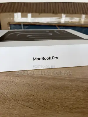 New Laptop Apple MacBook Pro 2025 M5 16GB Apple M5 HDD+SSD 1T
