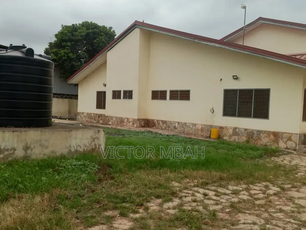 5bdrm House in Community 25 Tema for rent