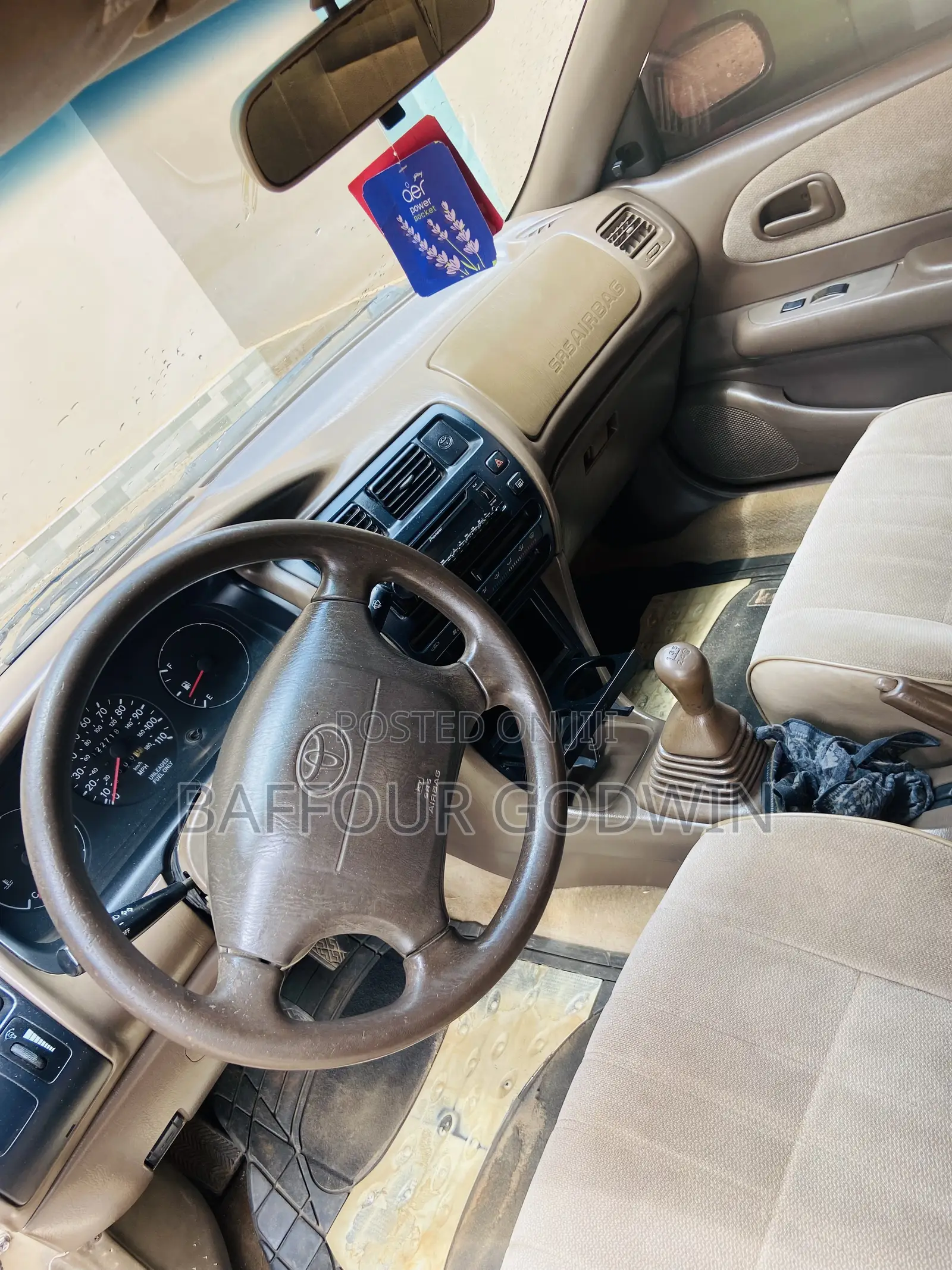 Toyota Corolla 1.6 Sedan 1997 Gold