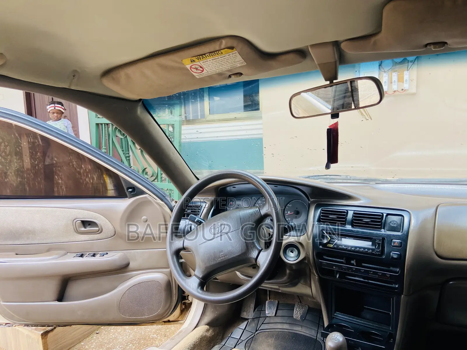 Toyota Corolla 1.6 Sedan 1997 Gold