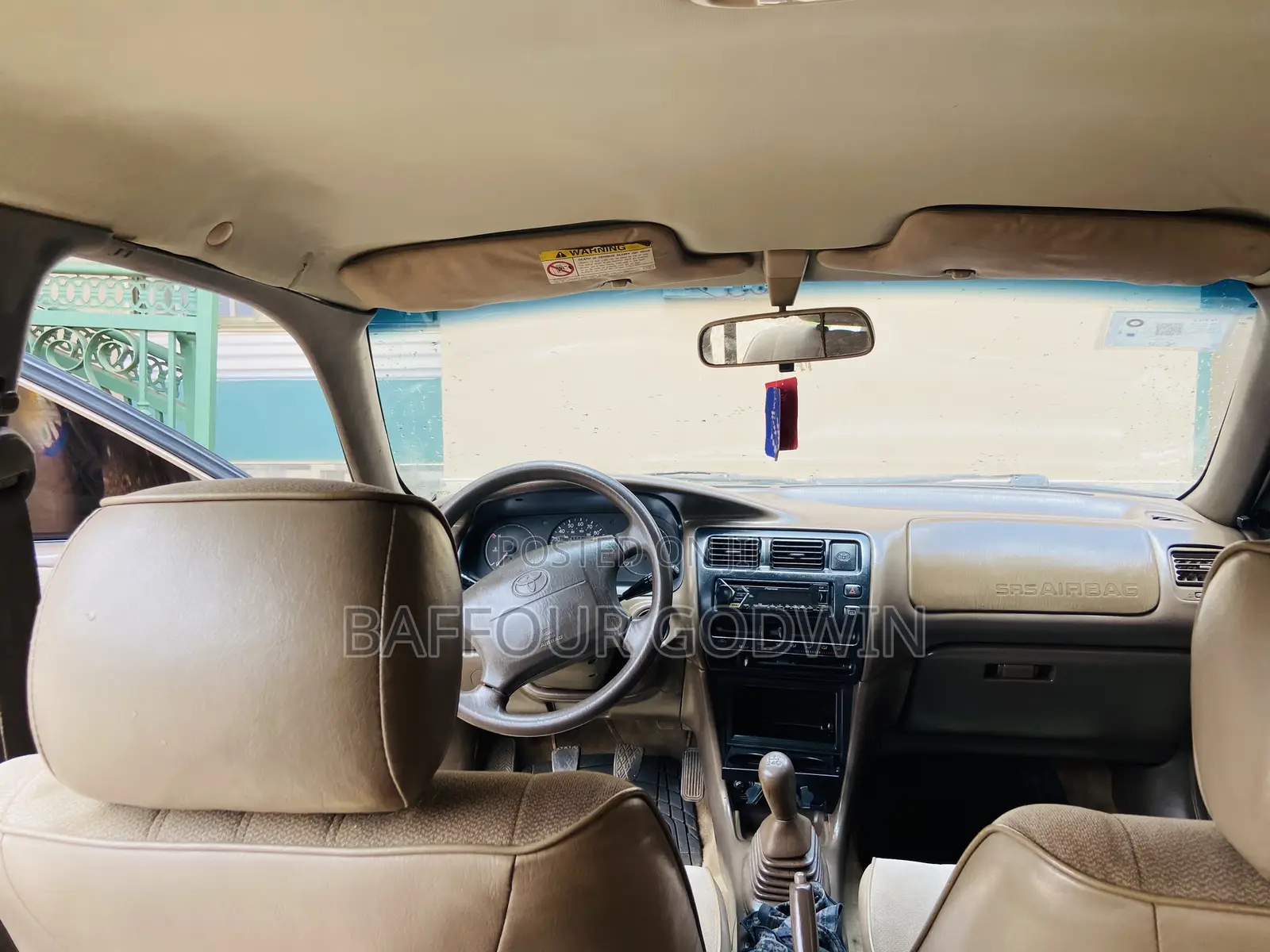Toyota Corolla 1.6 Sedan 1997 Gold