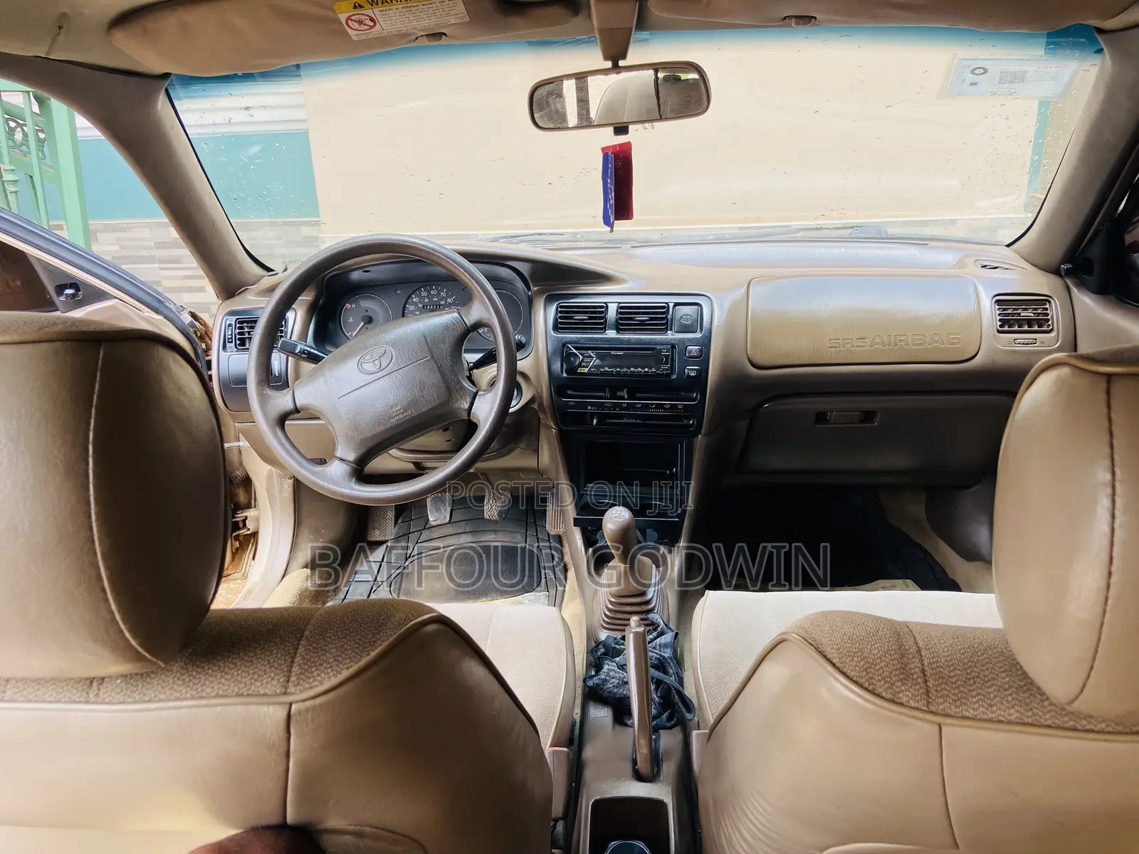 Toyota Corolla 1.6 Sedan 1997 Gold