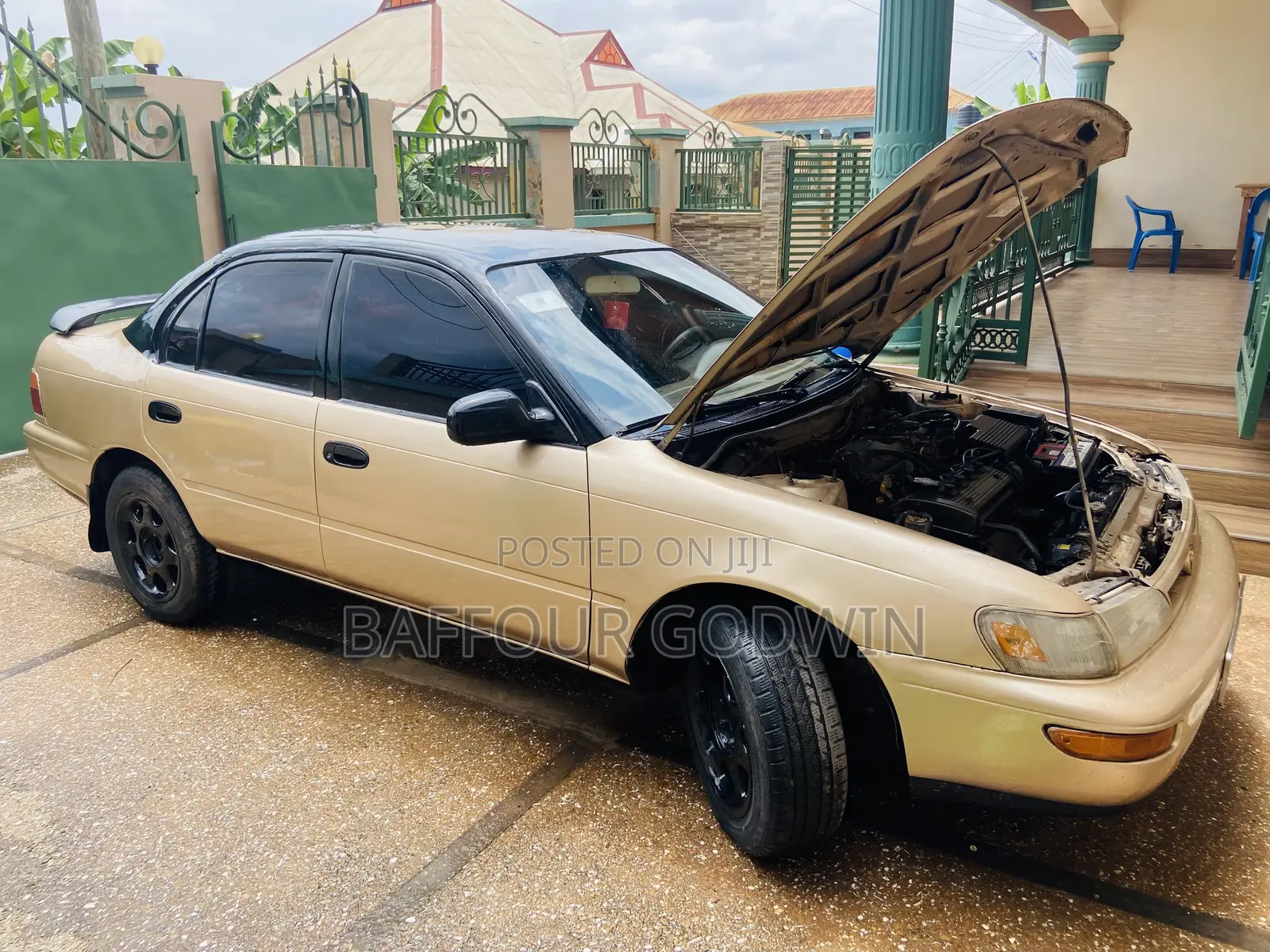 Toyota Corolla 1.6 Sedan 1997 Gold
