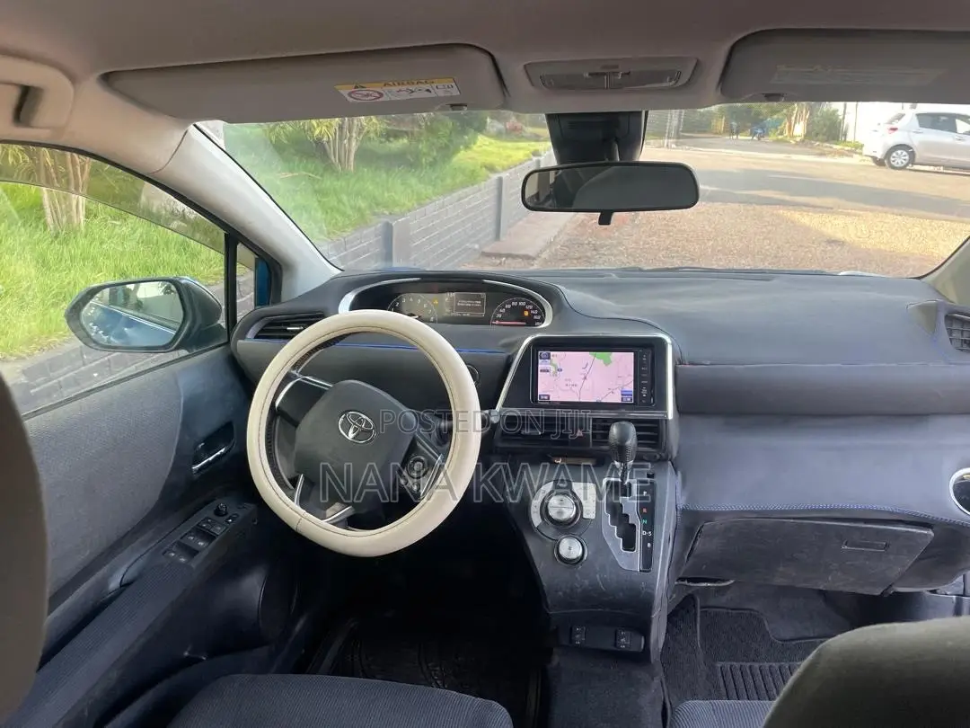 Toyota Sienta 1.5 AWD (6-seater) 2015 Blue