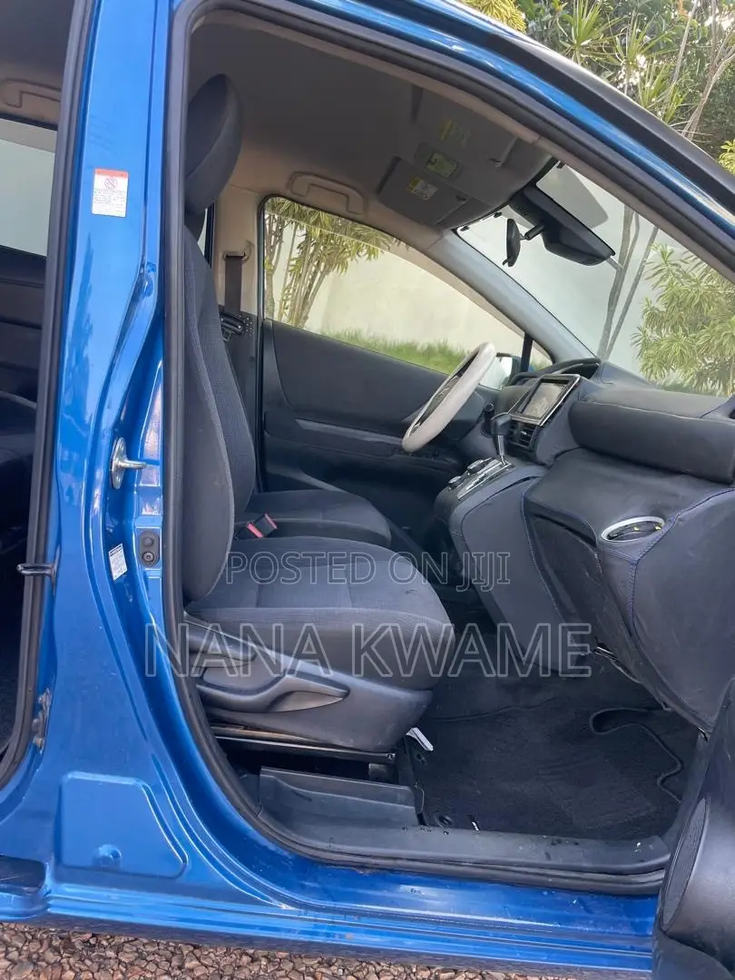 Toyota Sienta 1.5 AWD (6-seater) 2015 Blue